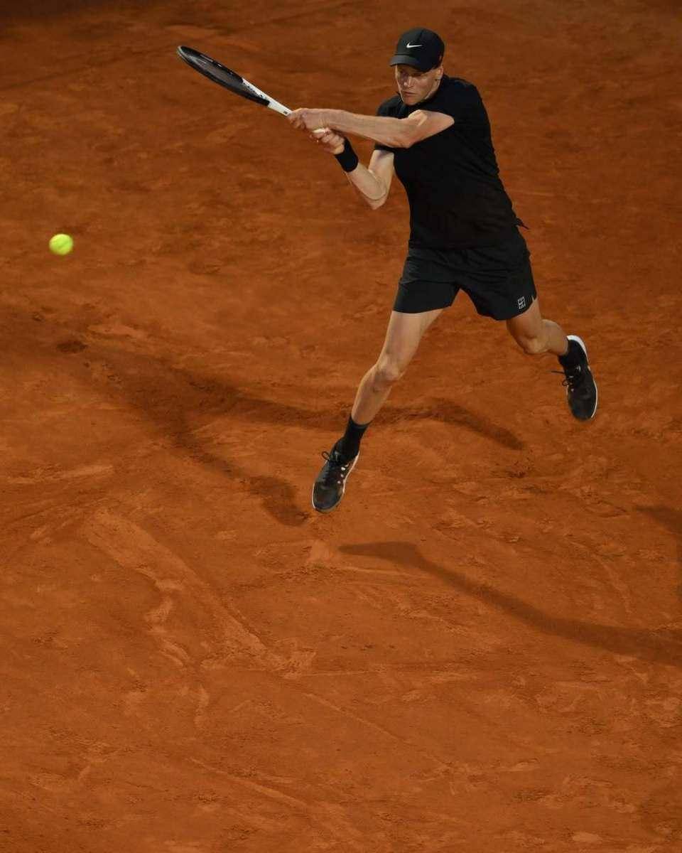 PG-包含费德勒新星领先优势明显表现突出，热火前途光明！赛场气氛高涨的词条