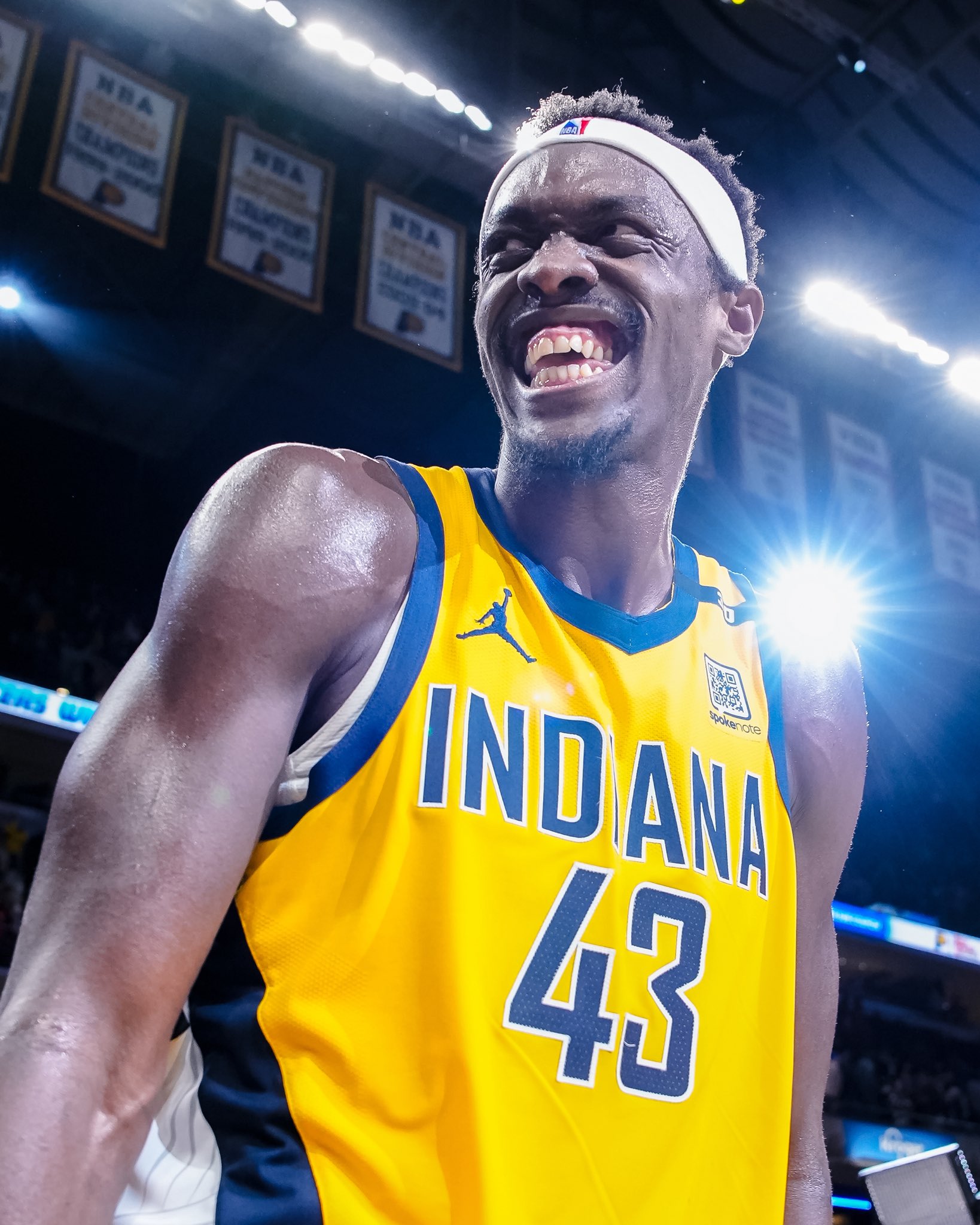 PG-关于西亚卡姆迎来十赛季高光表现，曼联球迷沸腾！的信息