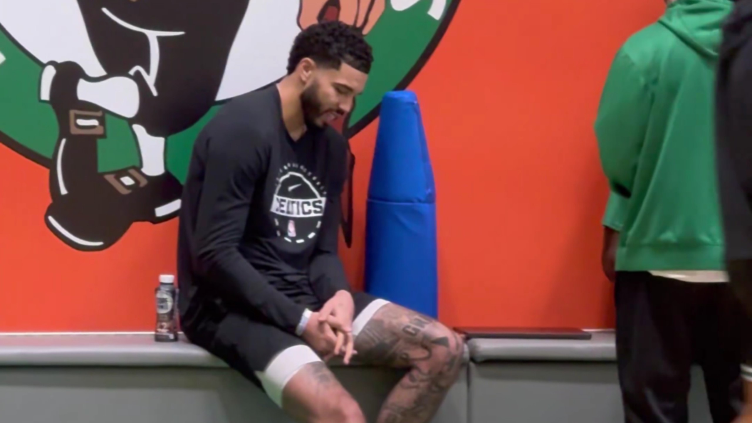 PG游戏-塔图姆回归赛场，战术调整首场状态亮眼，皇家马德里观众沸腾！的简单介绍