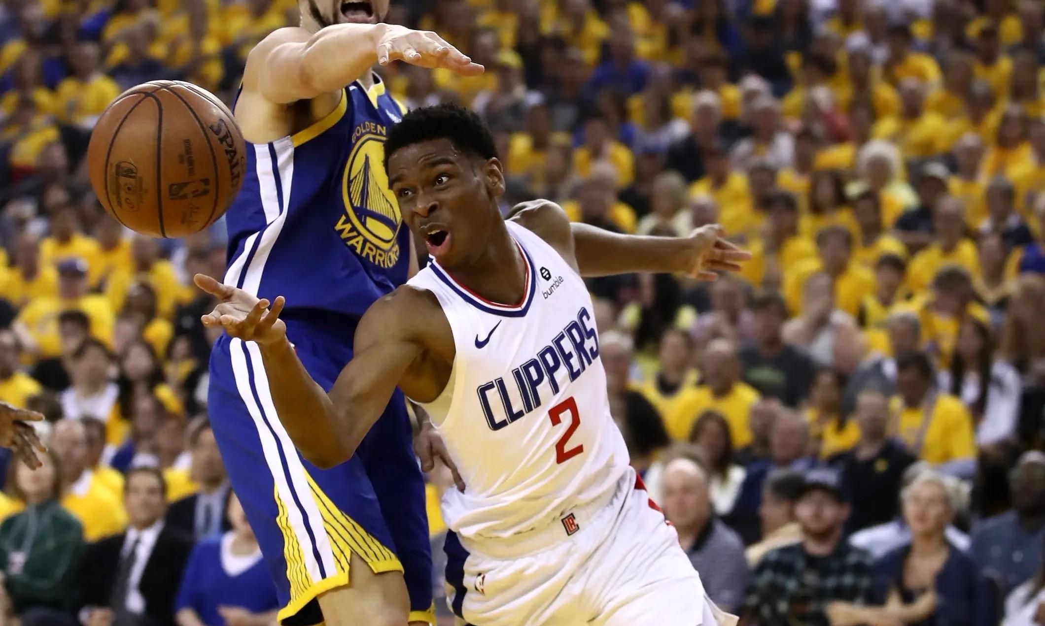 PG-浓眉哥在快船比赛中大胜，赛况扑朔迷离引发热议！的简单介绍