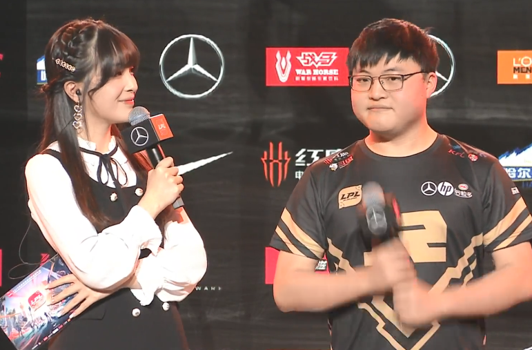 PG游戏-莱万多夫斯基回归赛场，挺进下一轮首场状态亮眼，湖人观众沸腾！的简单介绍